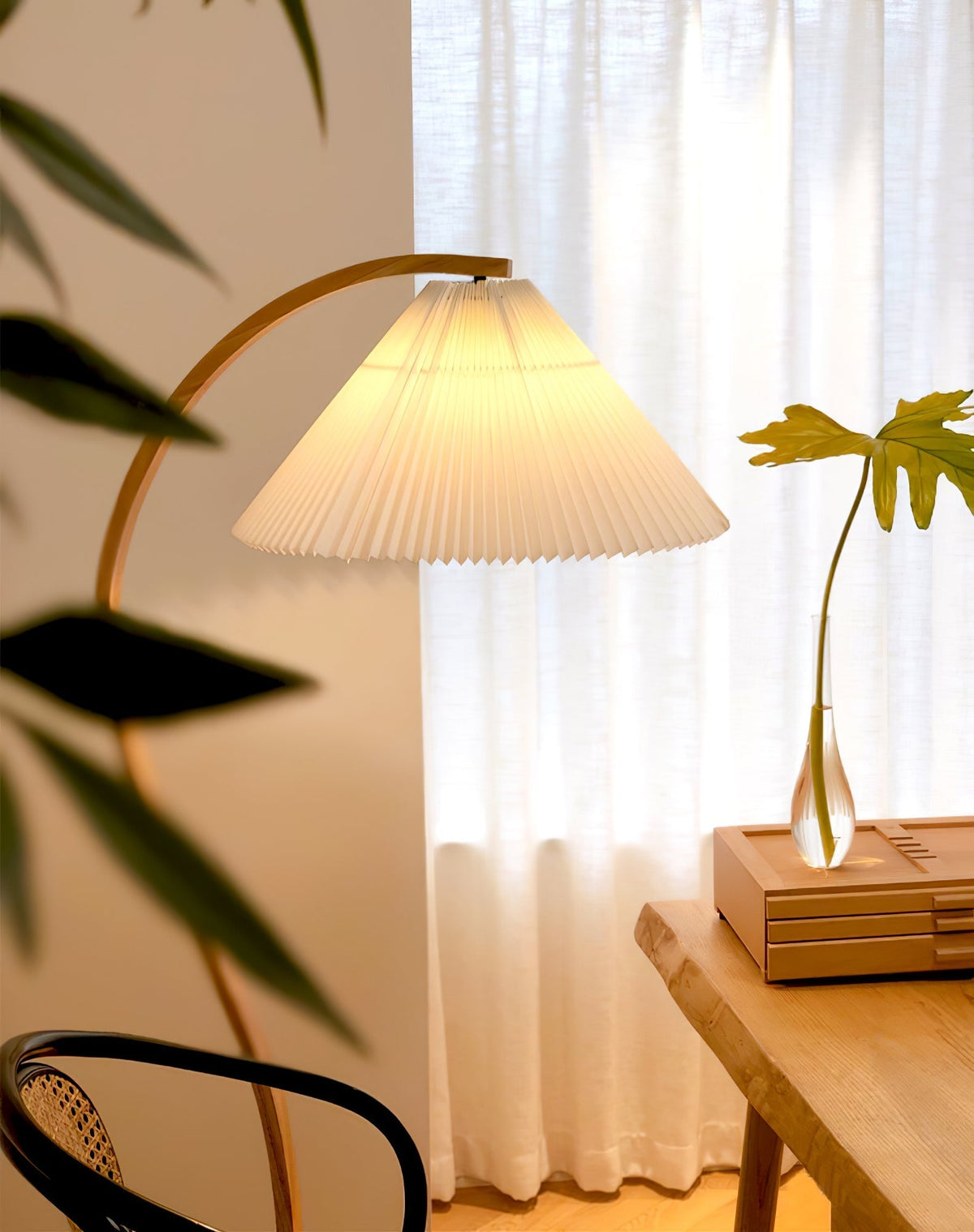 Viaro houten vloerlamp