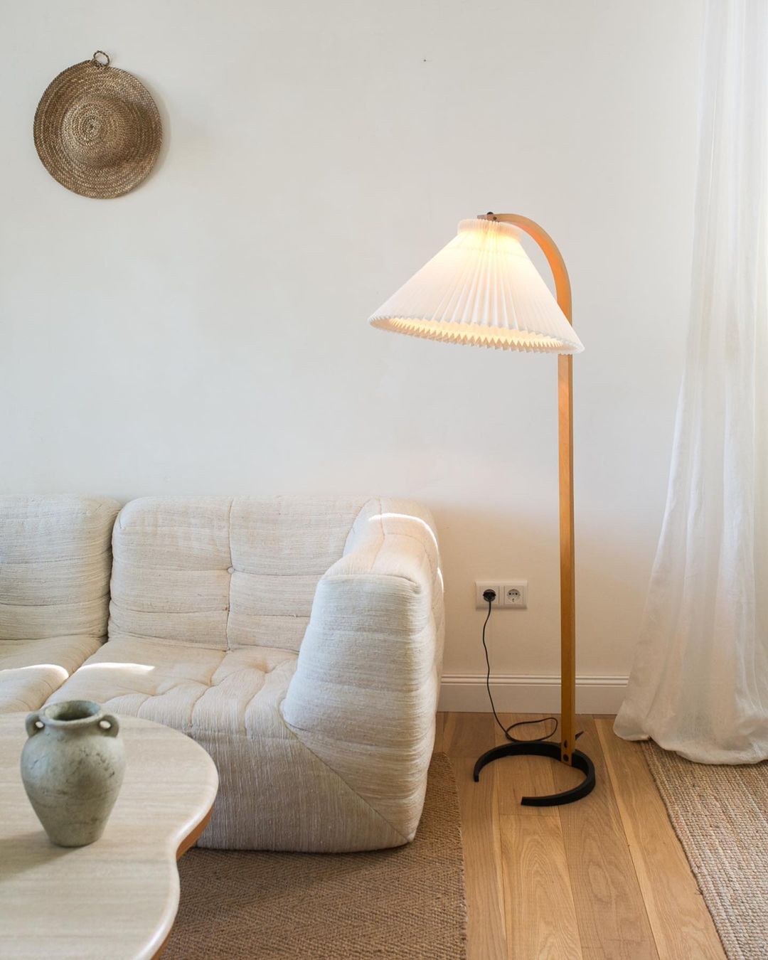 Viaro houten vloerlamp