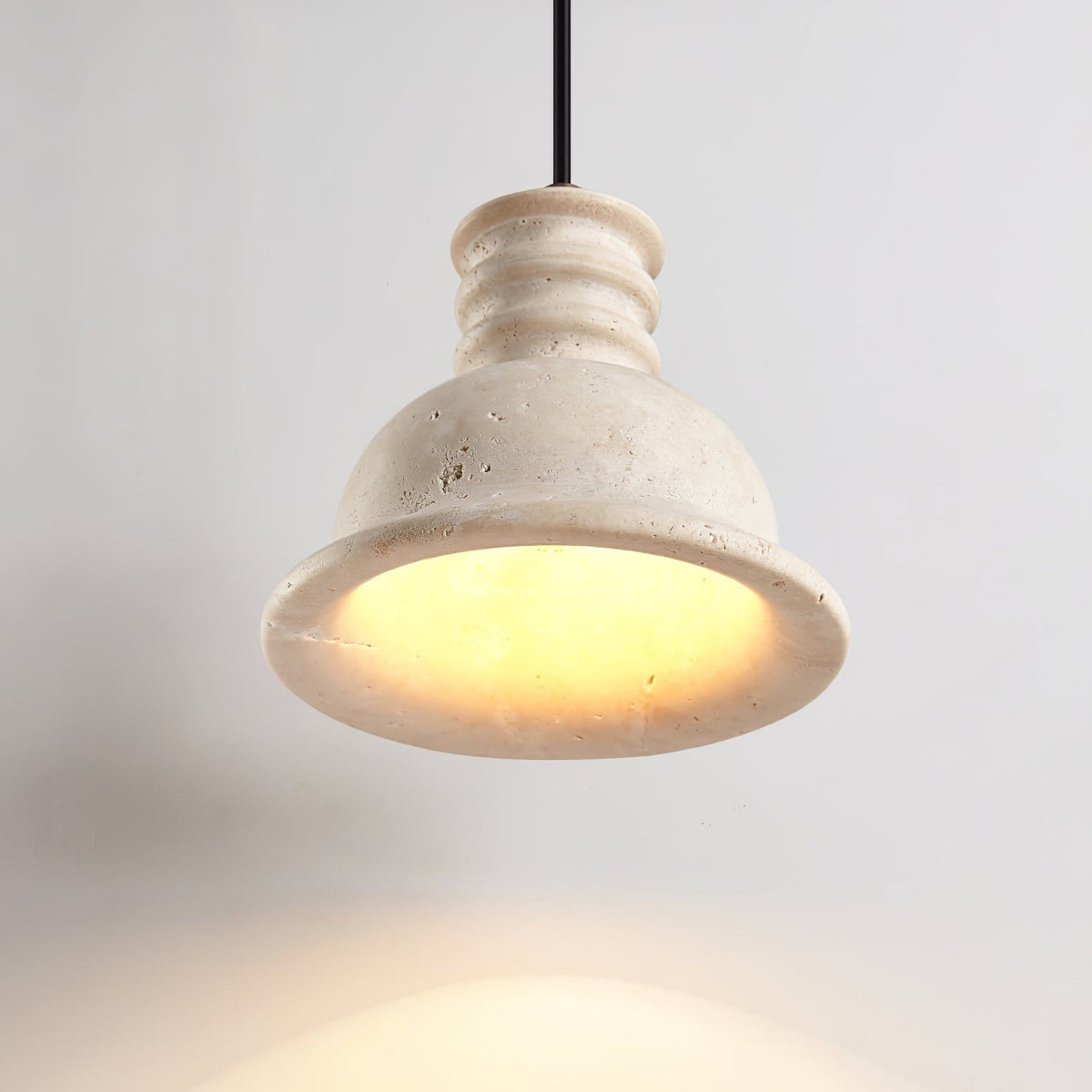 Tavuenne hanglamp van geel travertin