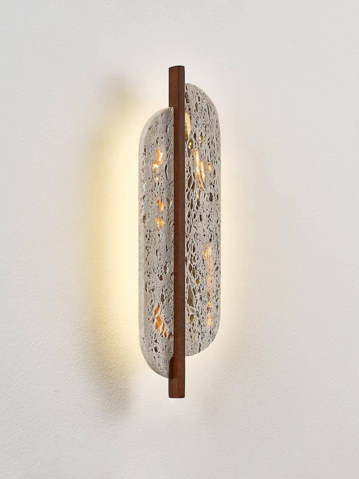 Serinaine wandlamp met geel travertin en walnoot