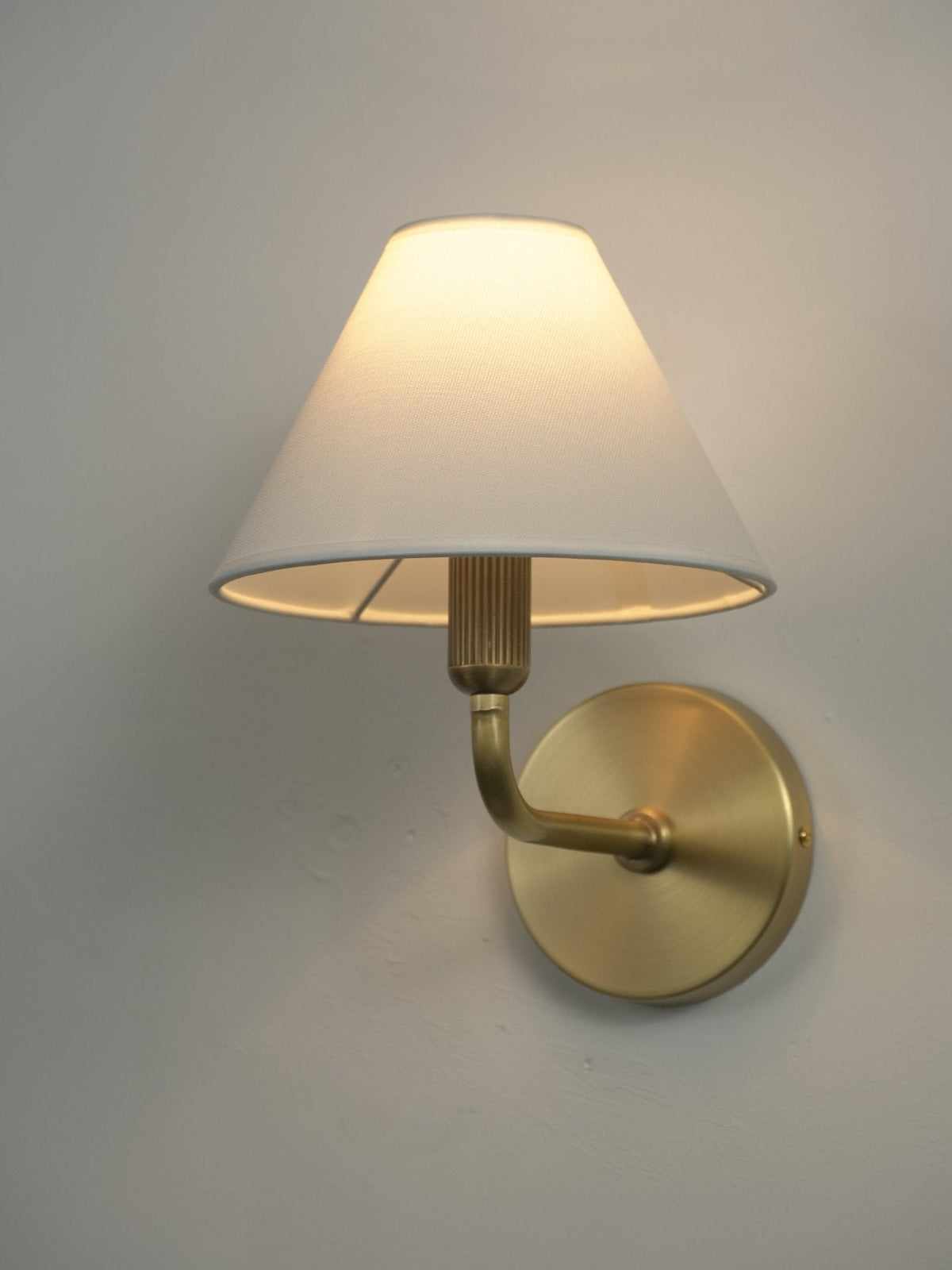 Solivelle wandlamp met messing afwerking