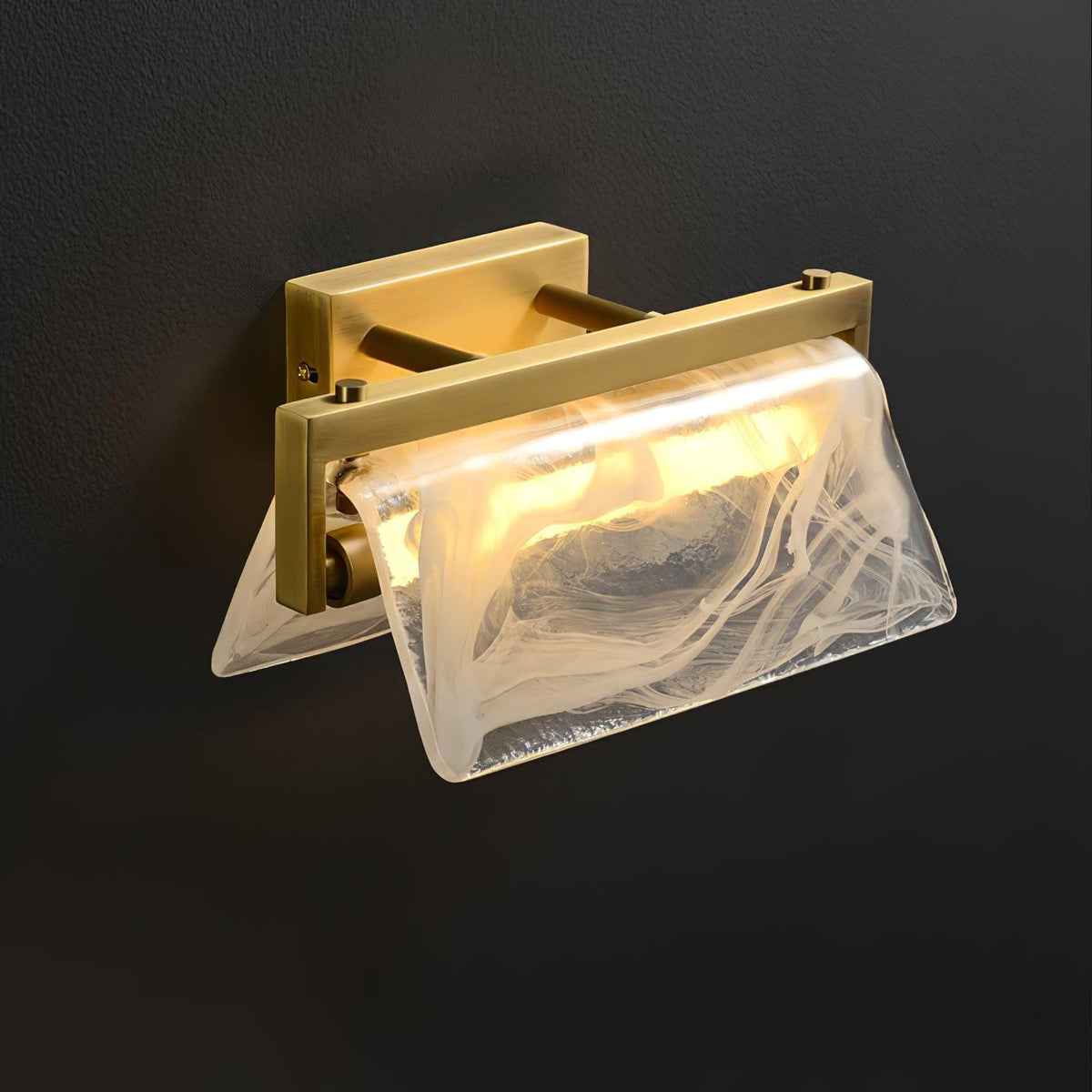 Dir wandlamp van messing met glas in Noordse kunst Cloud Fog stijl