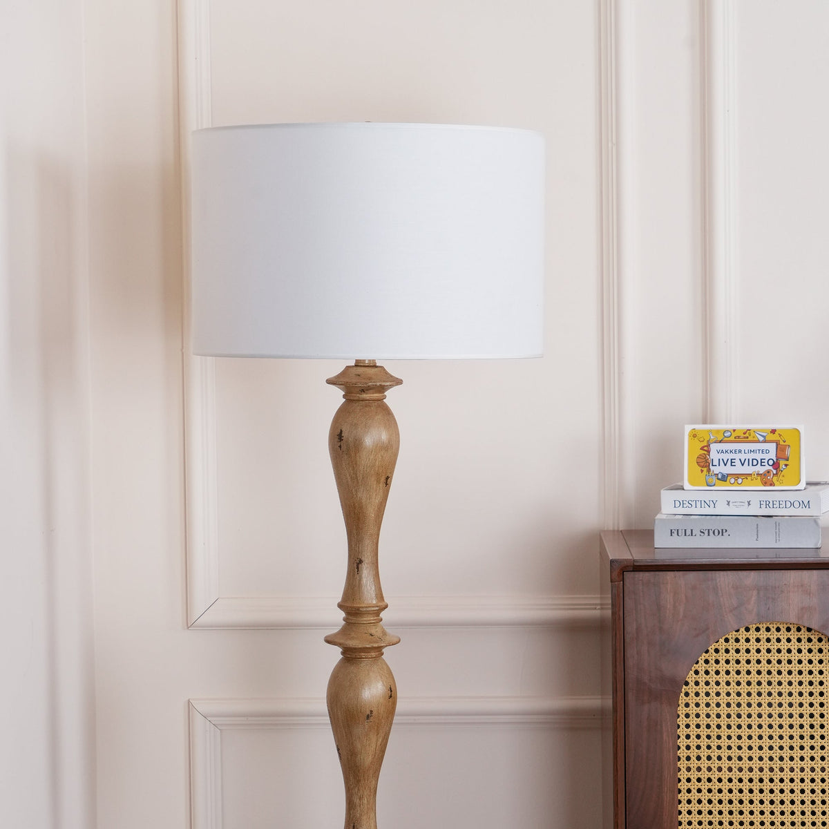 Coastal houten vloerlamp met stoffen kap