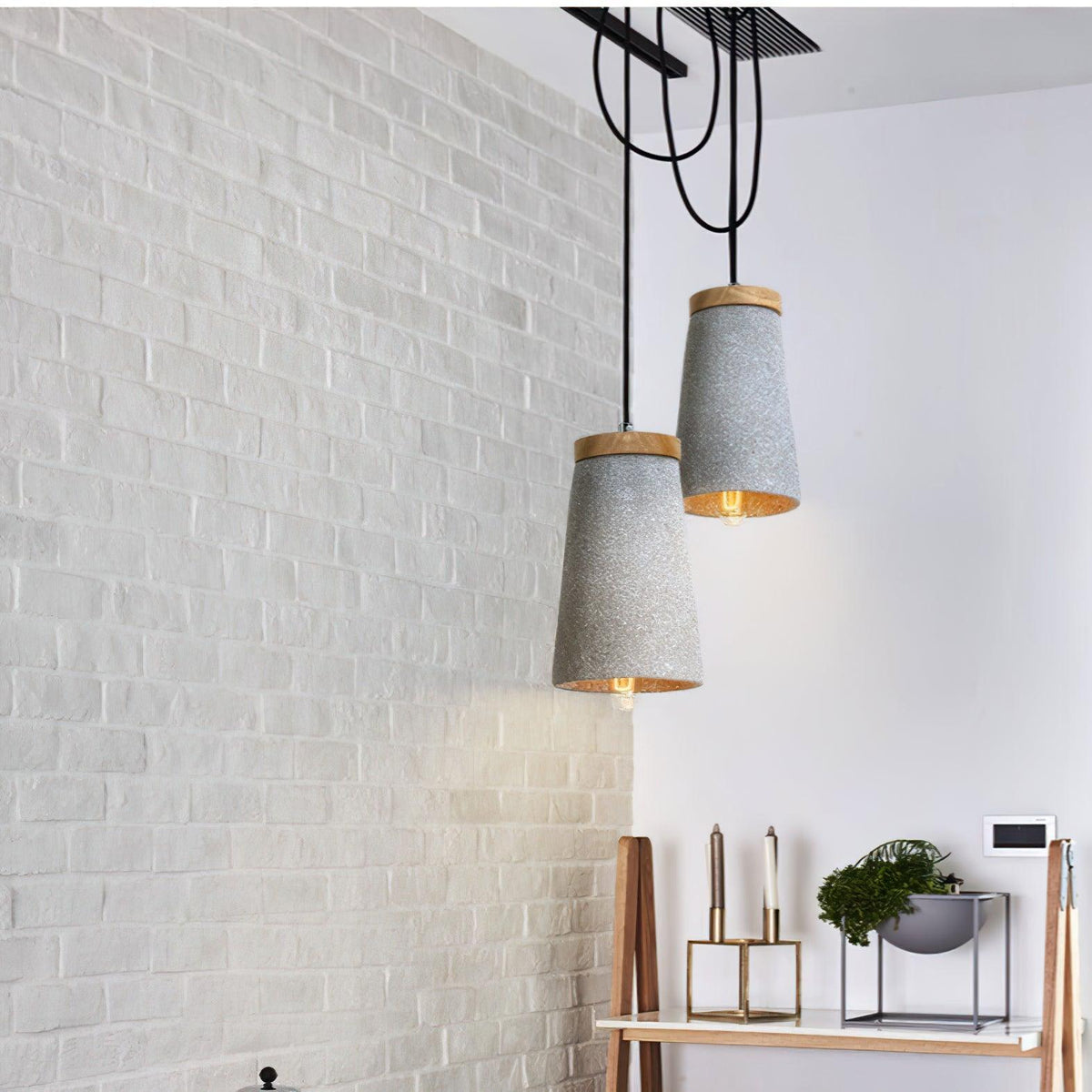Sylinelia hanglamp van cement en hout