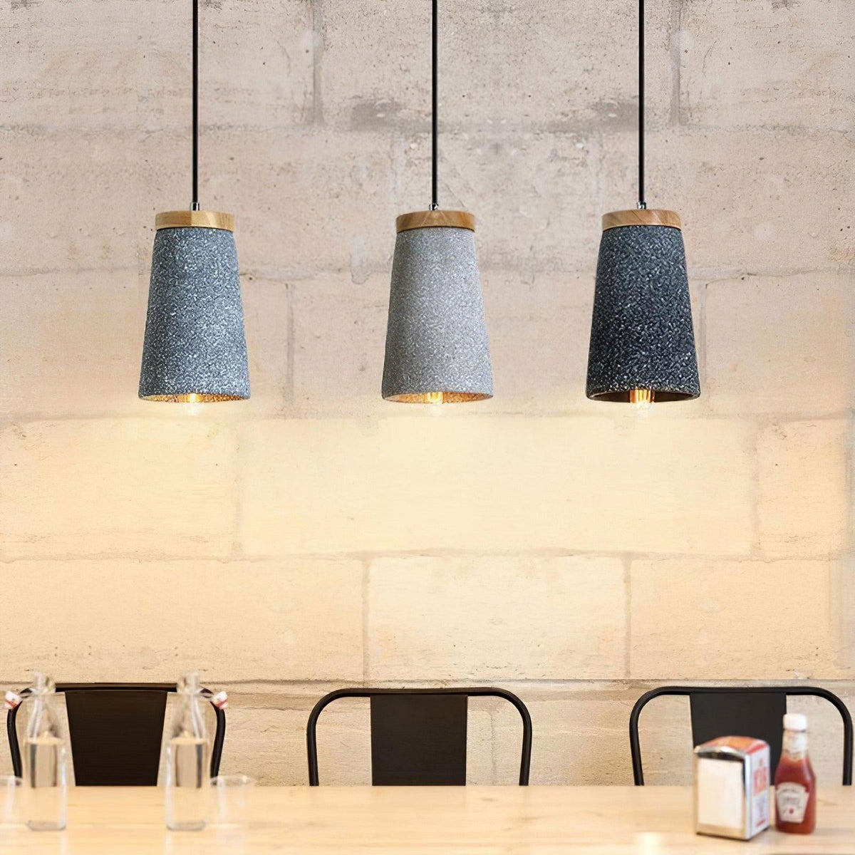 Sylinelia hanglamp van cement en hout