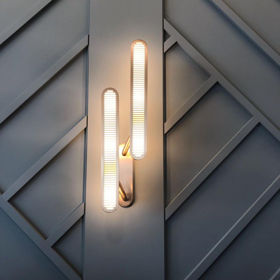 Oriararia messing wandlamp met sleuvenrooster