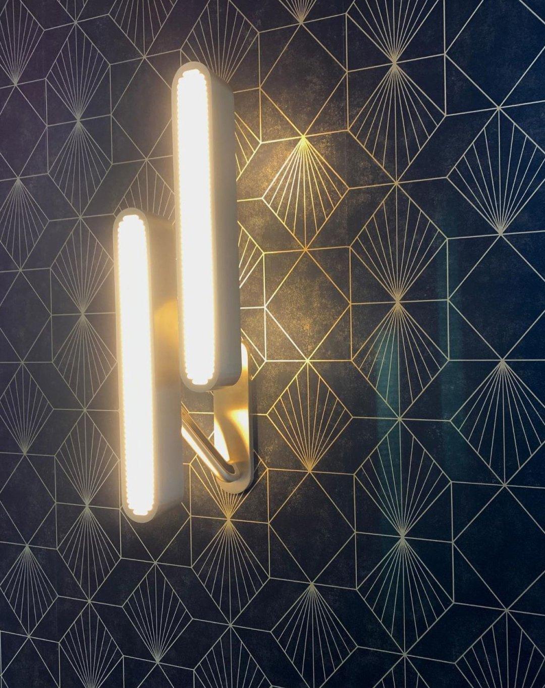 Oriararia messing wandlamp met sleuvenrooster