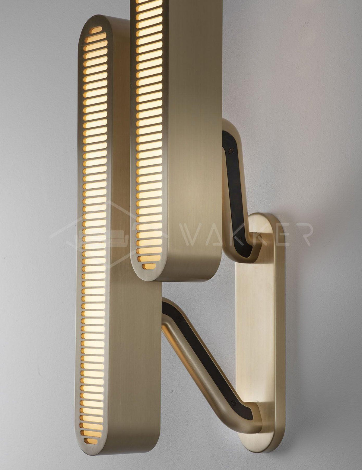 Oriararia messing wandlamp met sleuvenrooster