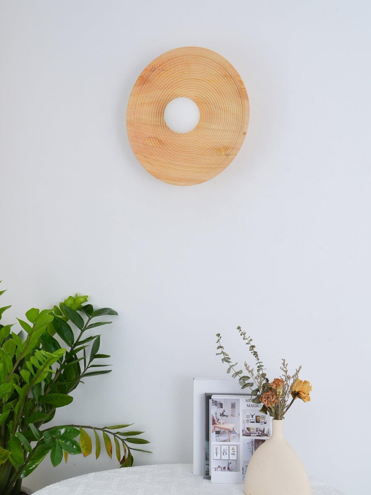 Aldenise Noordse kunst Contour wandlamp van walnoothout