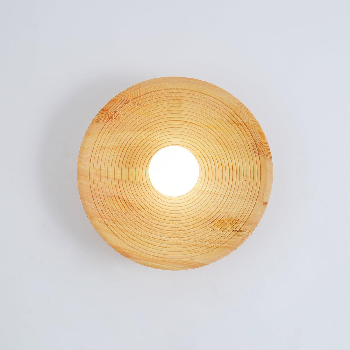 Aldenise Noordse kunst Contour wandlamp van walnoothout