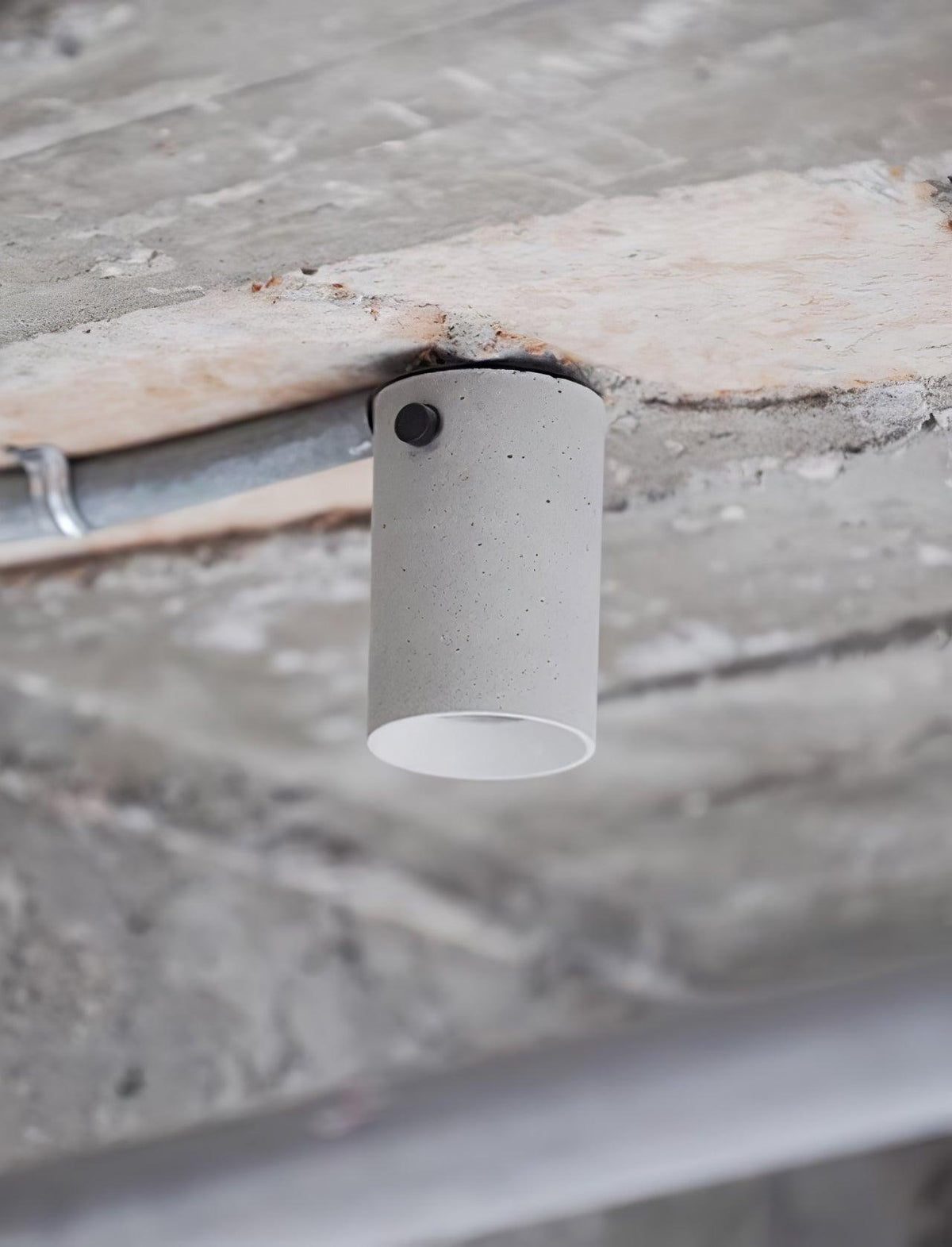 Berion Moderne minimalistische plafondlamp van beton