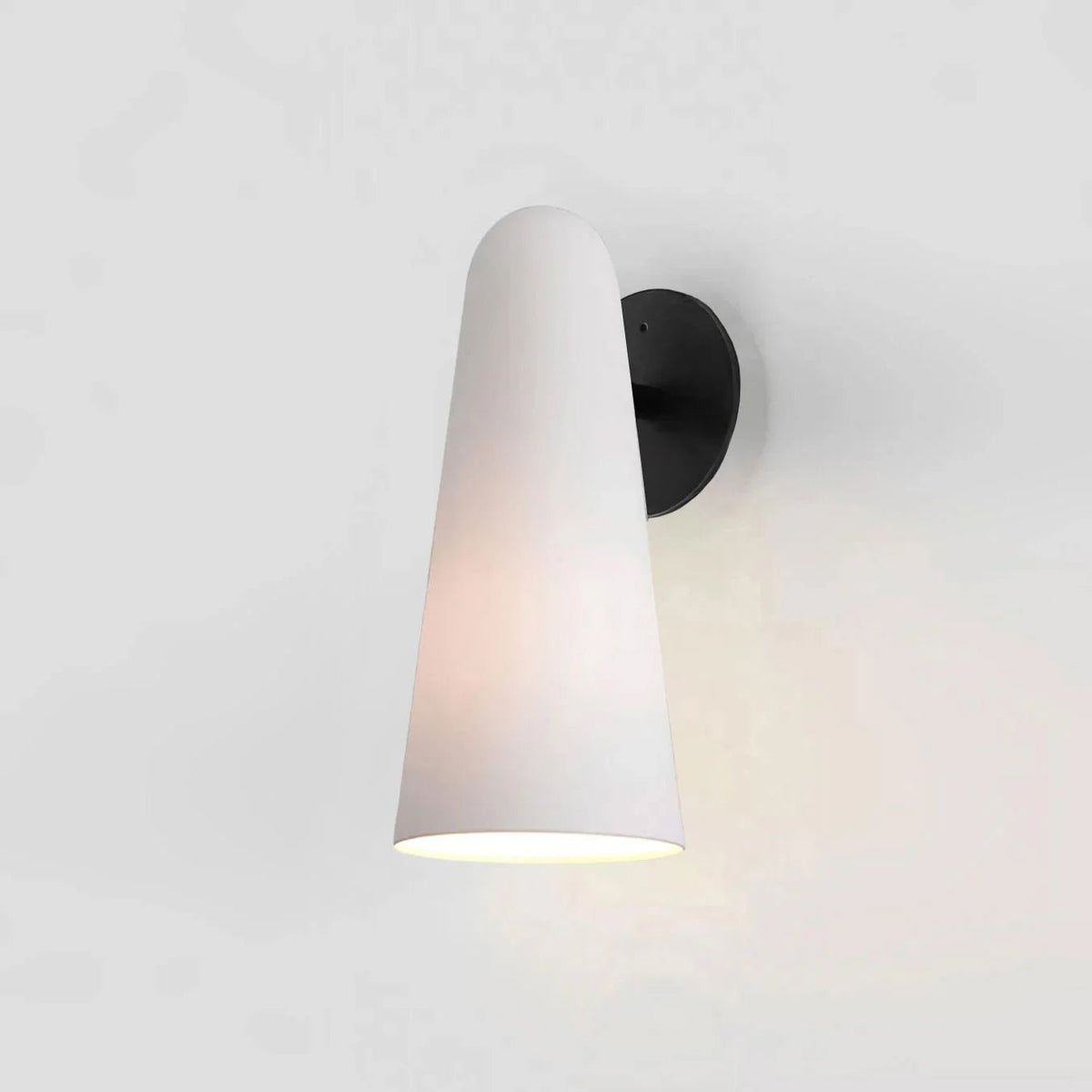 Yoke glazen wandlamp met goudkleurige afwerking en glas