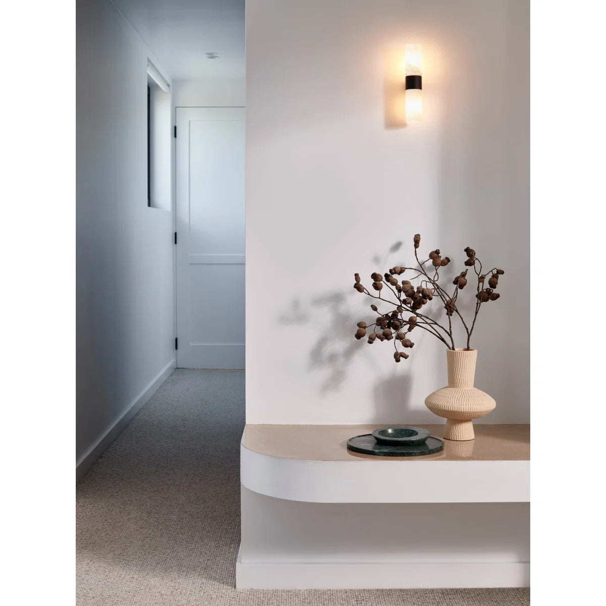 Alight albasten wandlamp