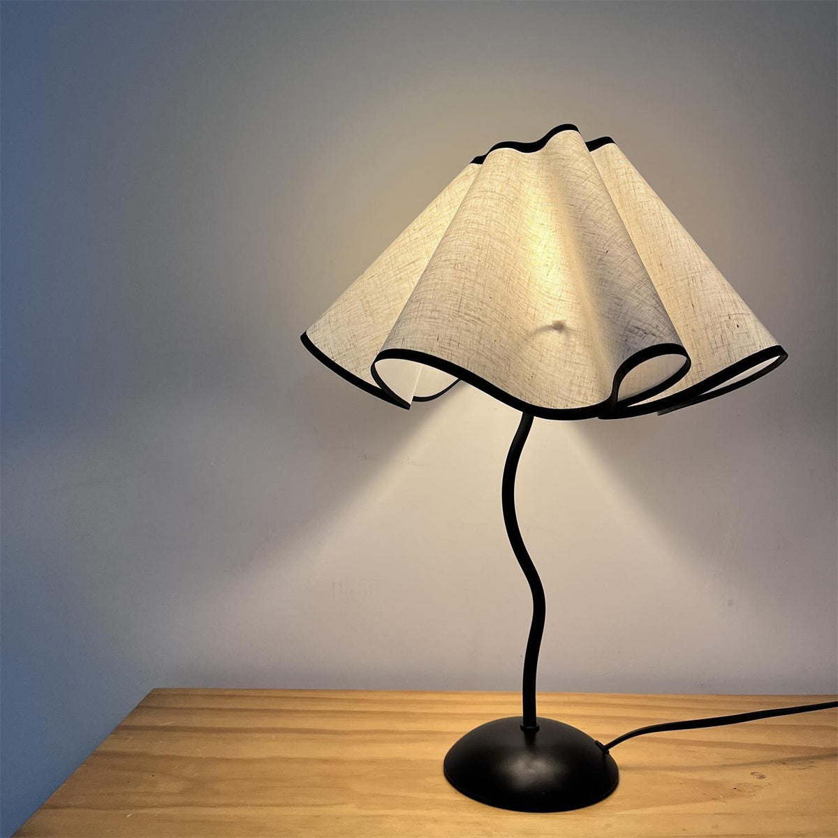 Luminova artistieke tafellamp van textiel
