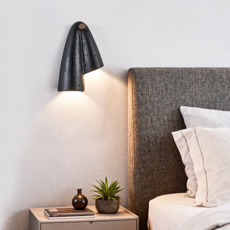 Kora Moderne wandlamp van zwart travertin
