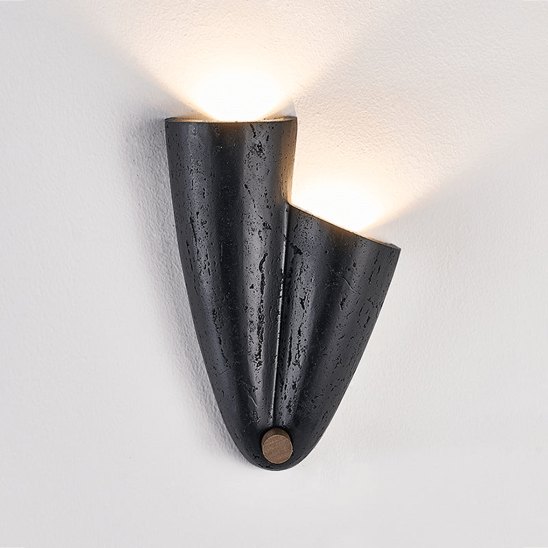 Kora Moderne wandlamp van zwart travertin