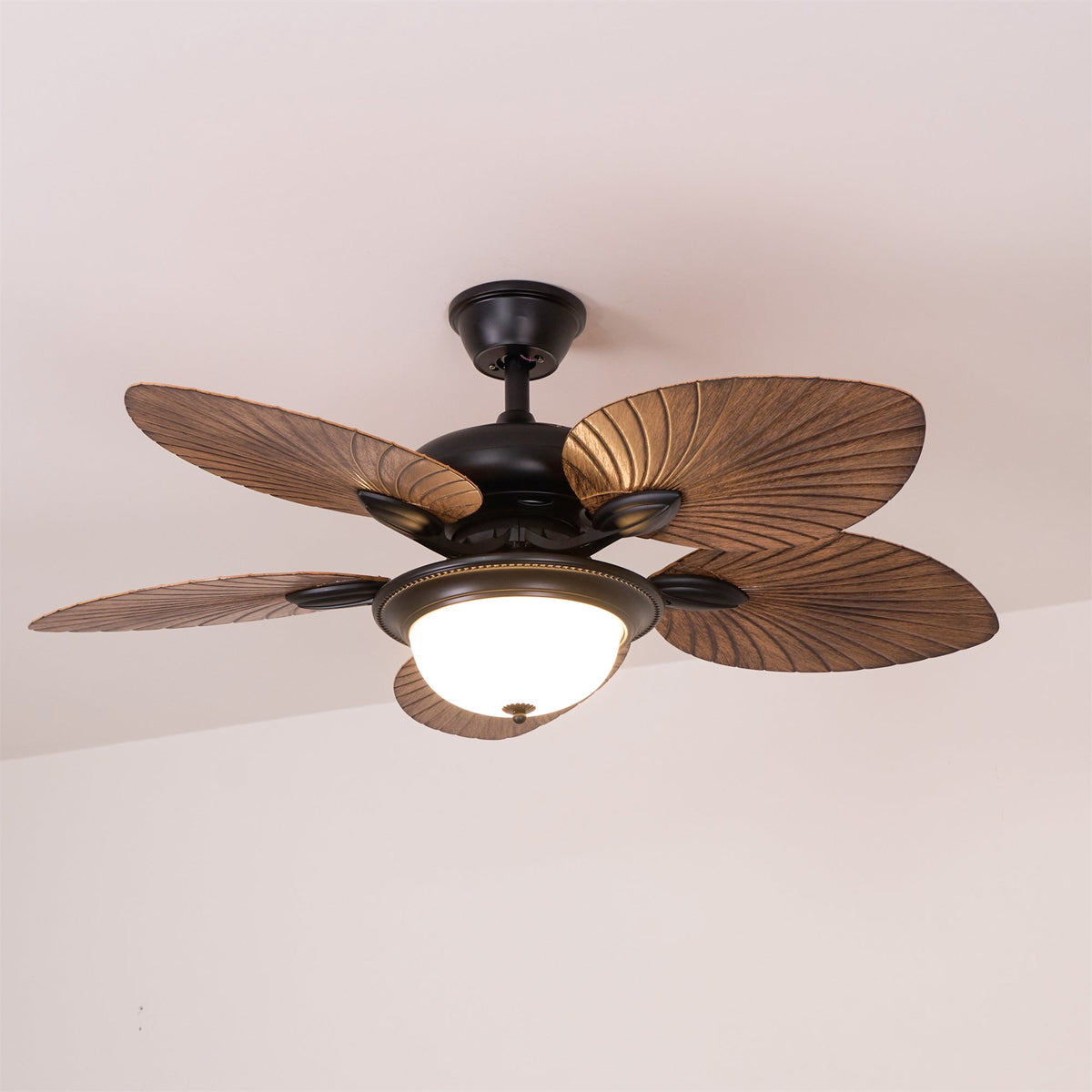 Viraalel plafondventilator met verlichting