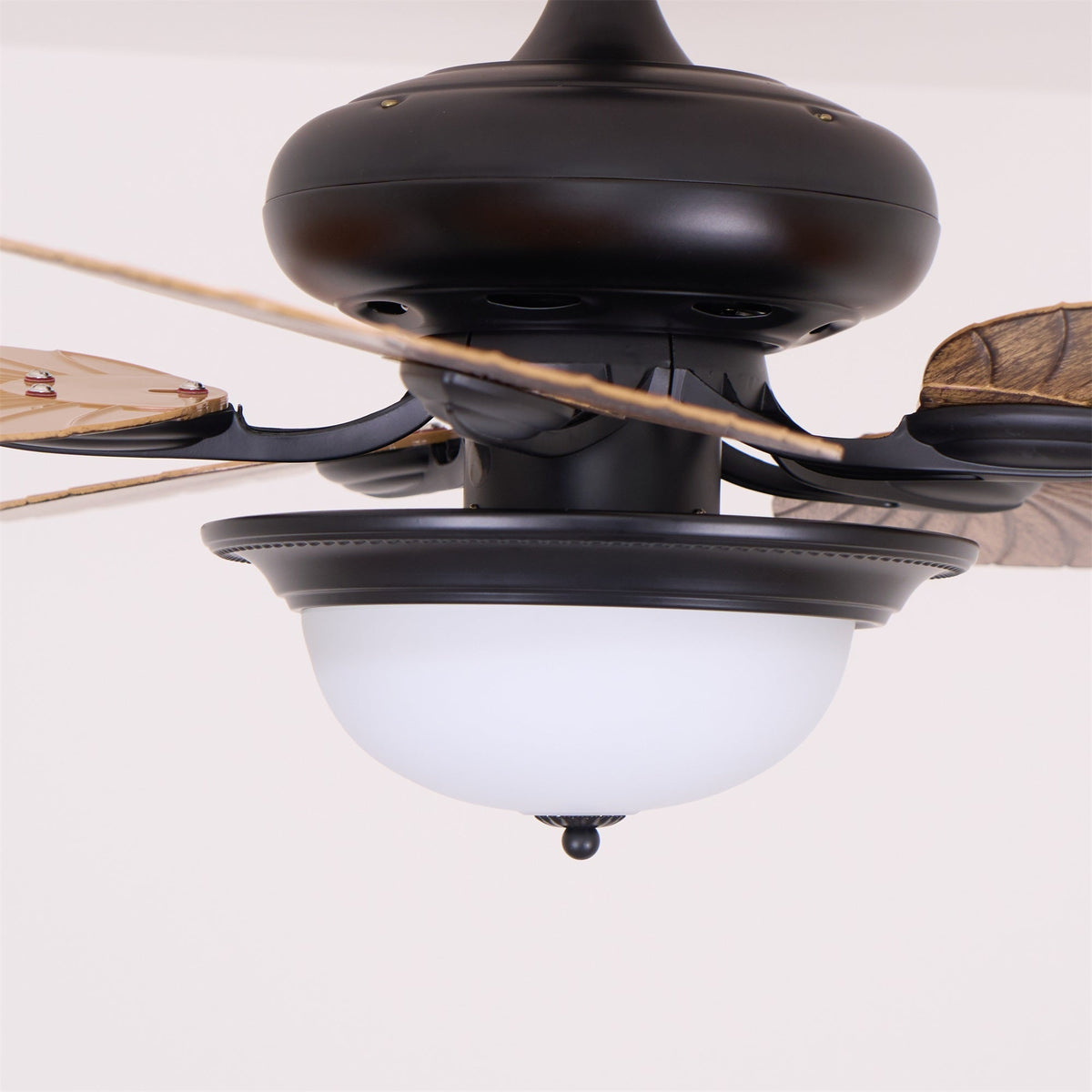 Viraalel plafondventilator met verlichting