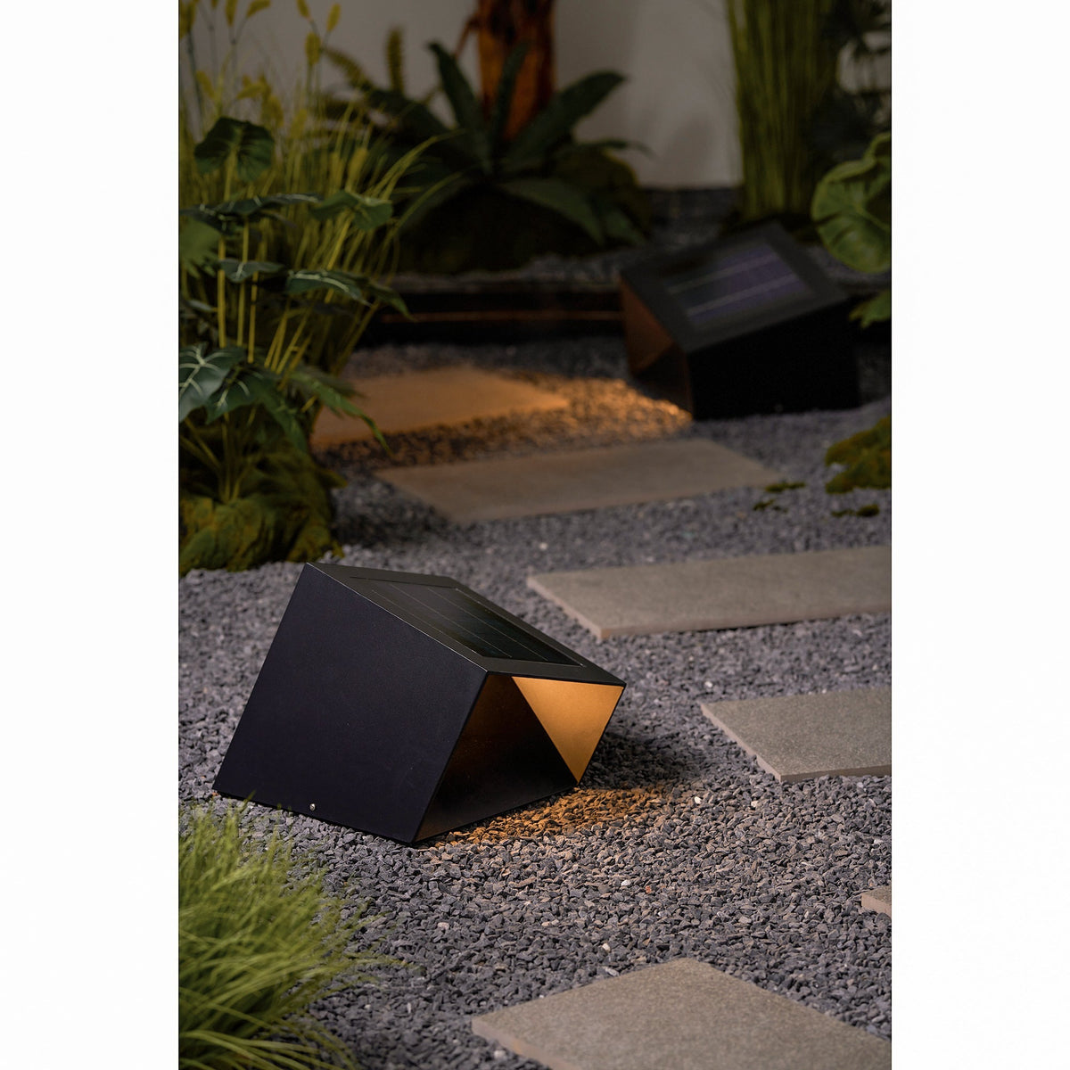 Voren Garden Solar Outdoor Light