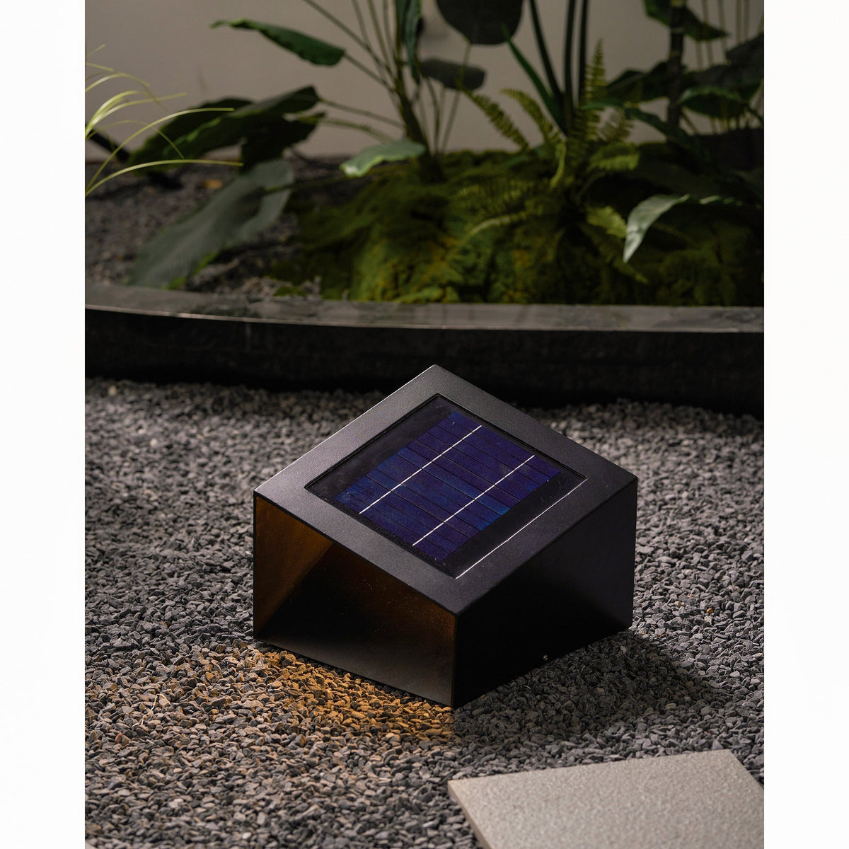 Voren Garden Solar Outdoor Light