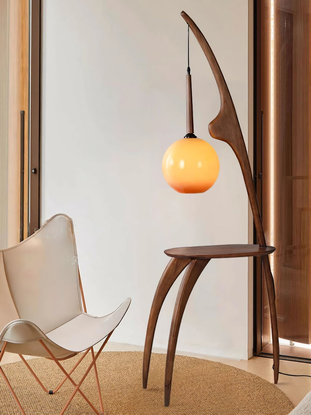 Selisora vloerlamp met gebogen mantisarm in walnootkleur