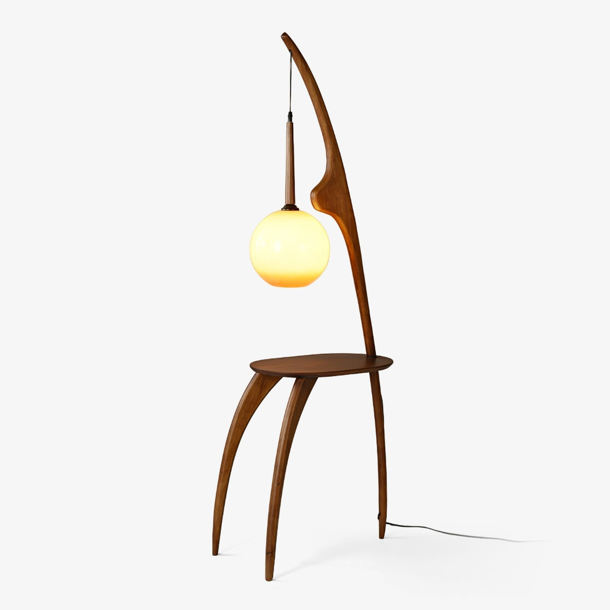 Selisora vloerlamp met gebogen mantisarm in walnootkleur