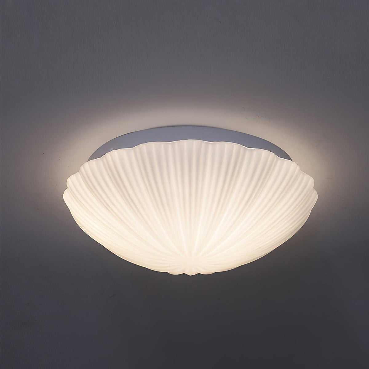 Elo plafondlamp met schelpvorm en ribbels, elegant