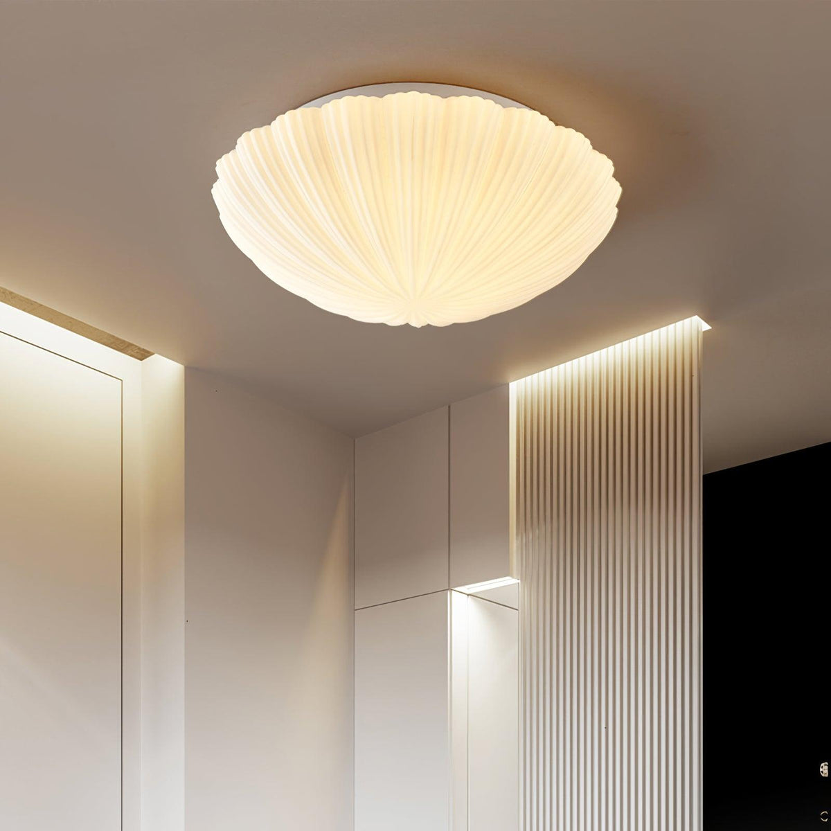 Elo plafondlamp met schelpvorm en ribbels, elegant