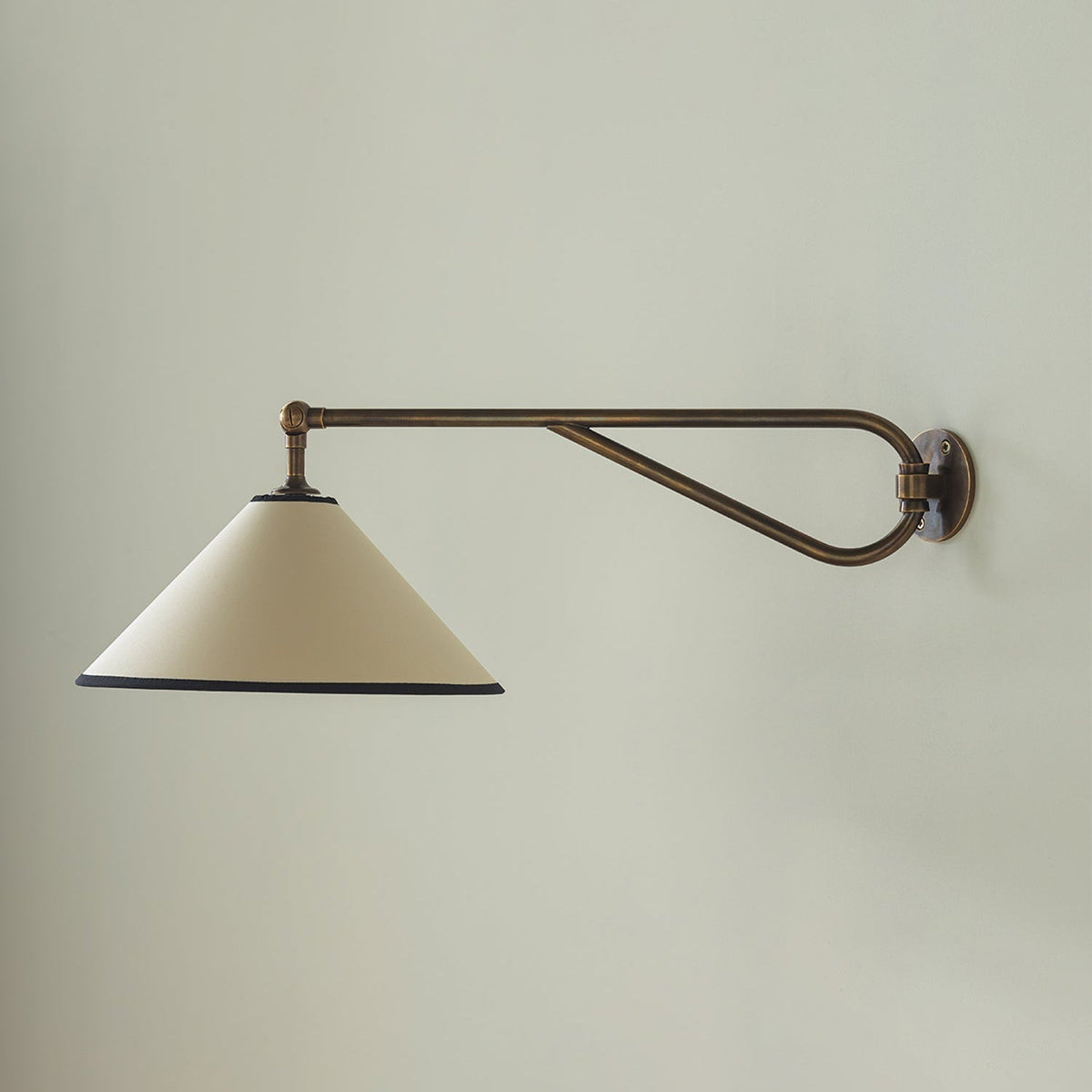 Avenieria wandlamp