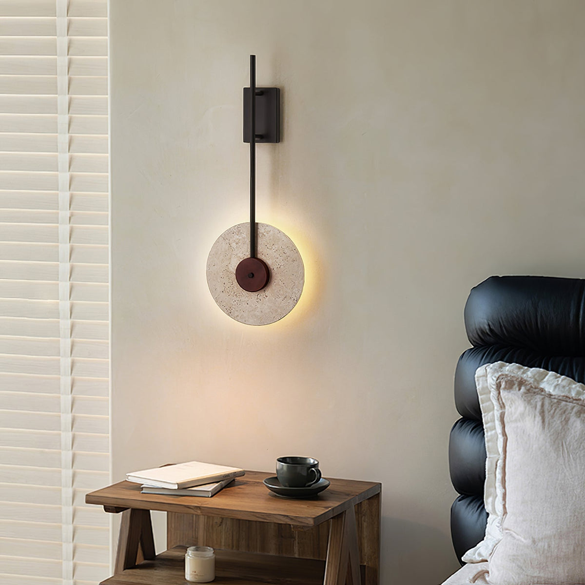 Elysia wandlamp in Geel travertin