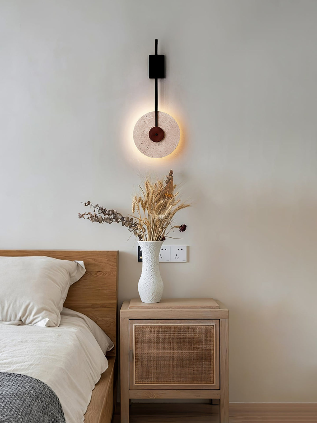 Elysia wandlamp in Geel travertin