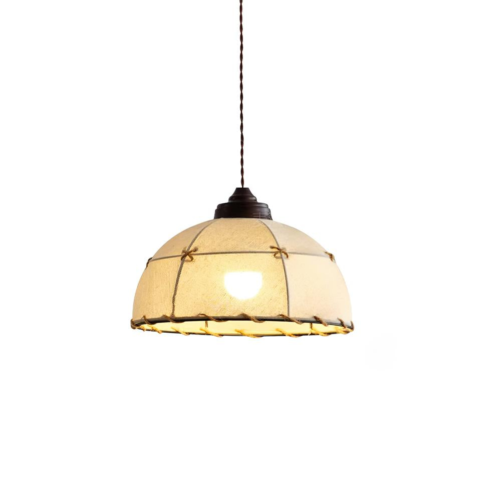 Hanglamp met stoffen koepelkap in vintage minimalistische stijl met zachte gloed