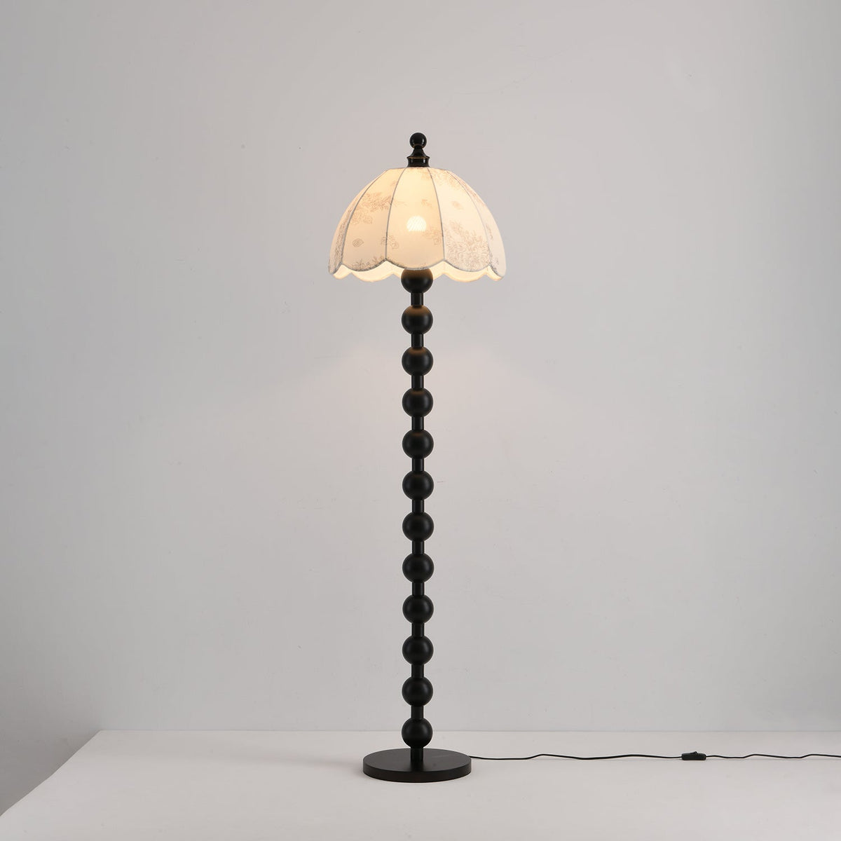 Seleraine moderne vloerlamp van walnoothout