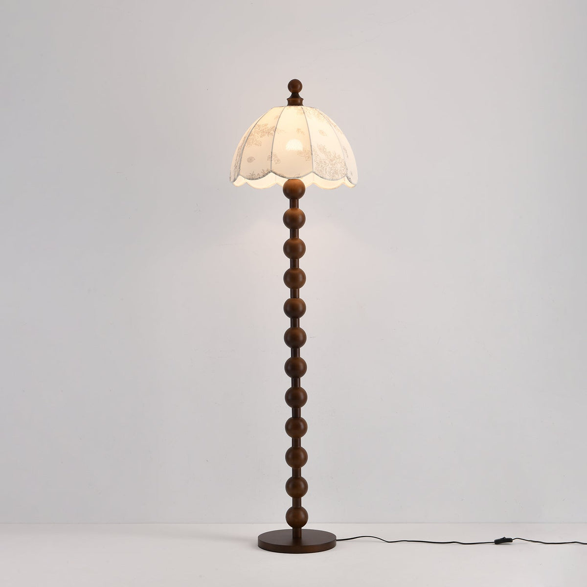 Seleraine moderne vloerlamp van walnoothout