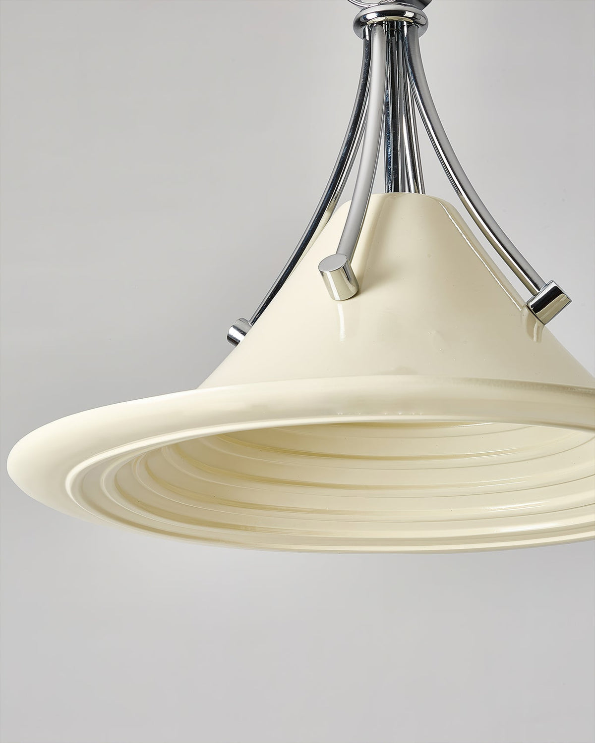 Viraorenne hanglamp van walnootkleur met chrome-afwerking