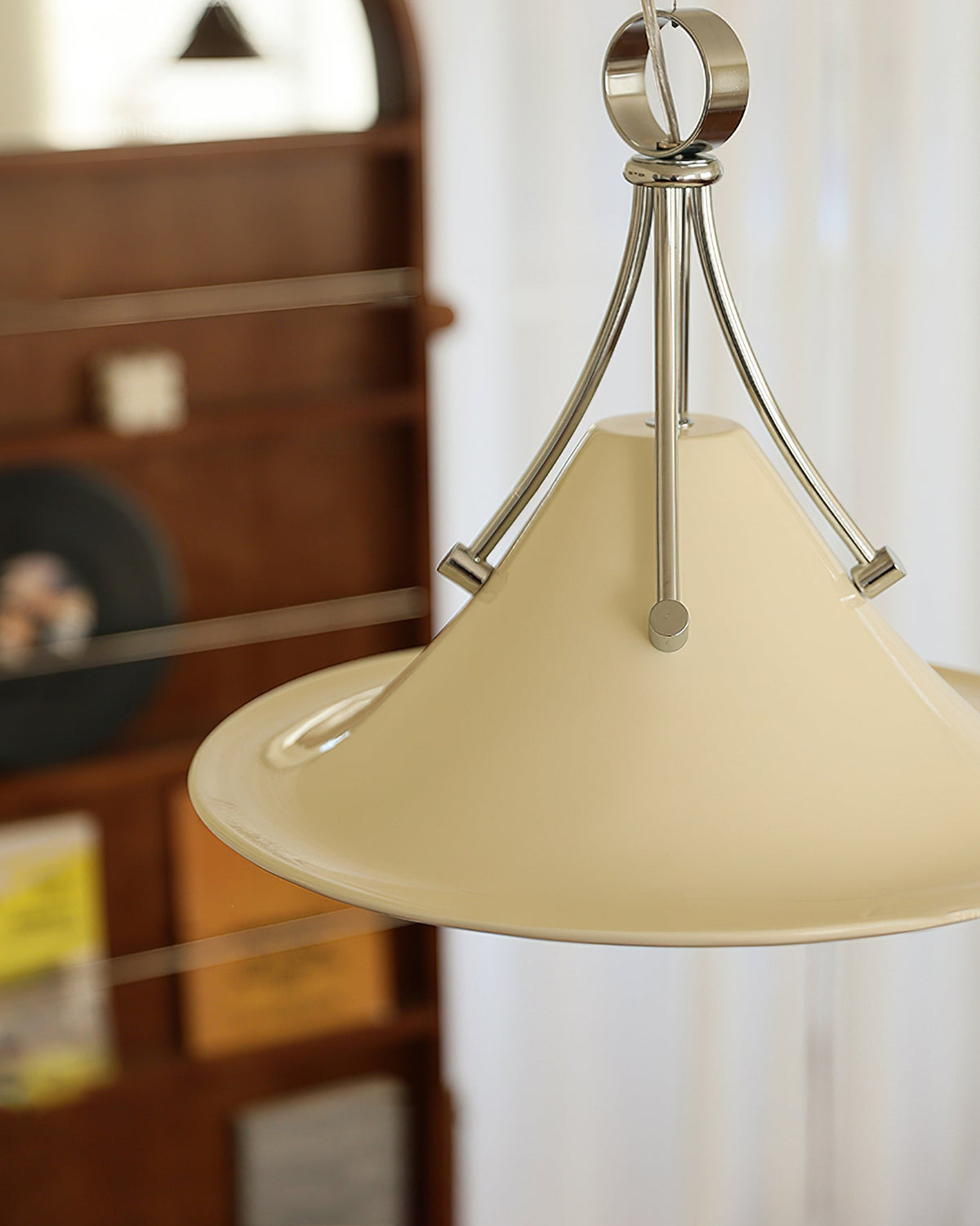 Viraorenne hanglamp van walnootkleur met chrome-afwerking