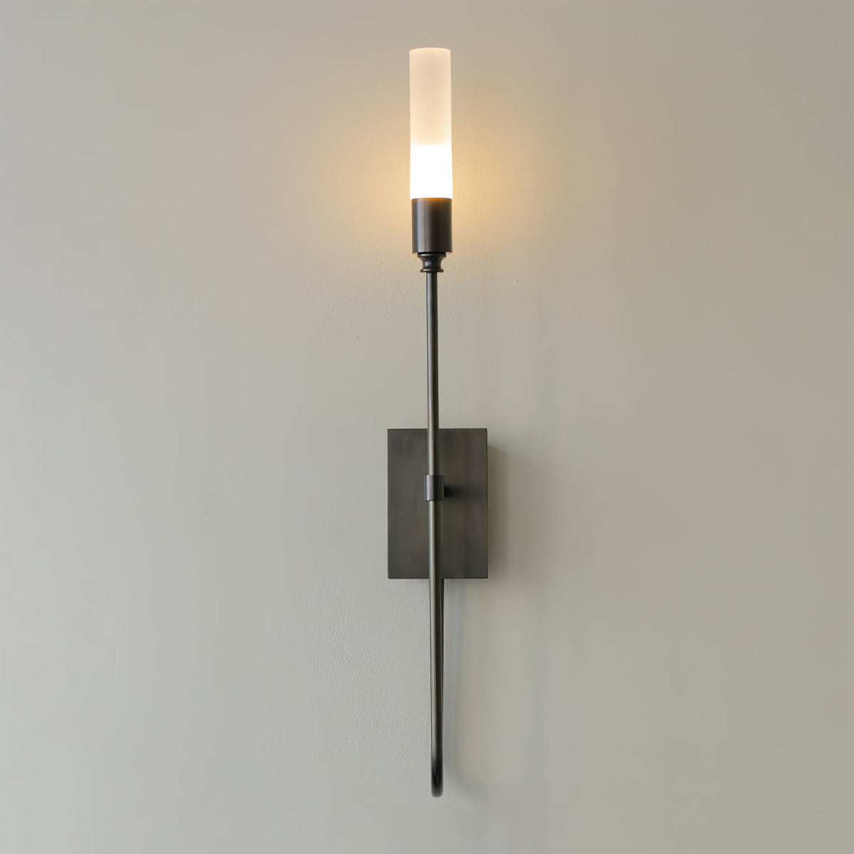 Yvori wandlamp met dubbele staaf minimalistisch