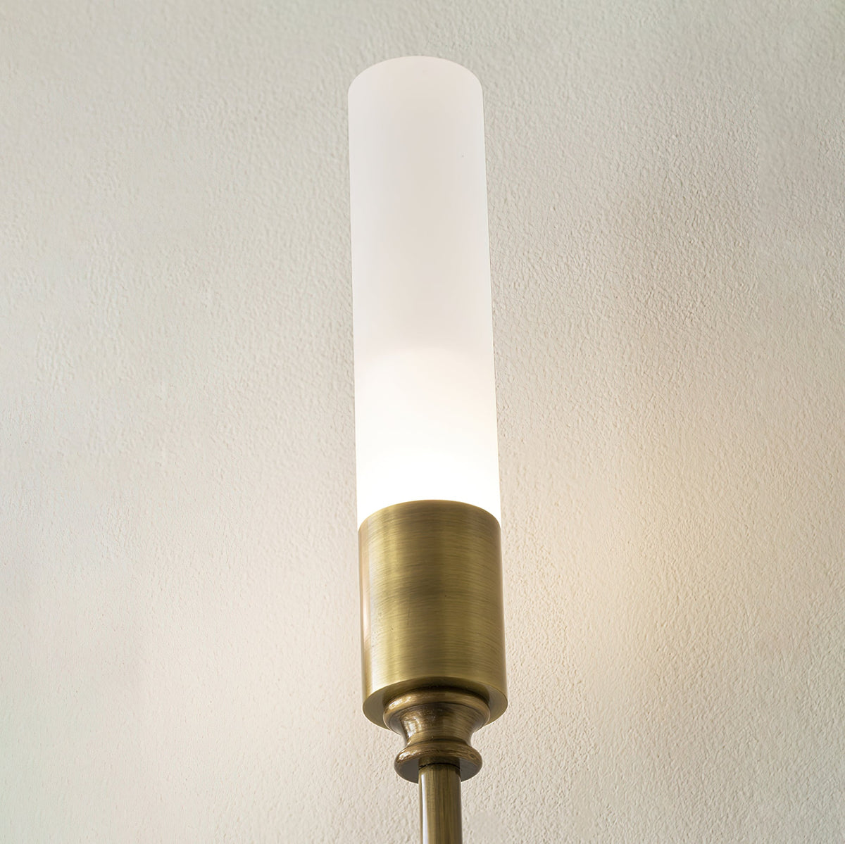 Yvori wandlamp met dubbele staaf minimalistisch