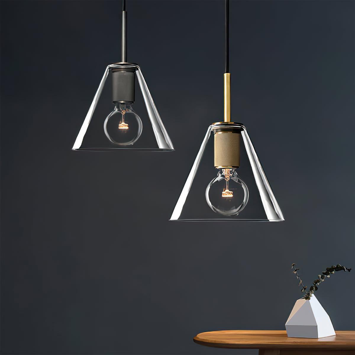 Moderne hanglamp van messing met minimalistisch metaalarmatuur voor eetkamer of keuken