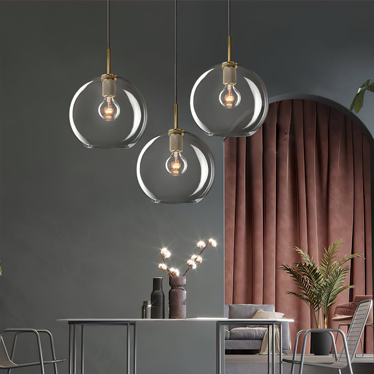 Moderne hanglamp van messing met minimalistisch metaalarmatuur voor eetkamer of keuken