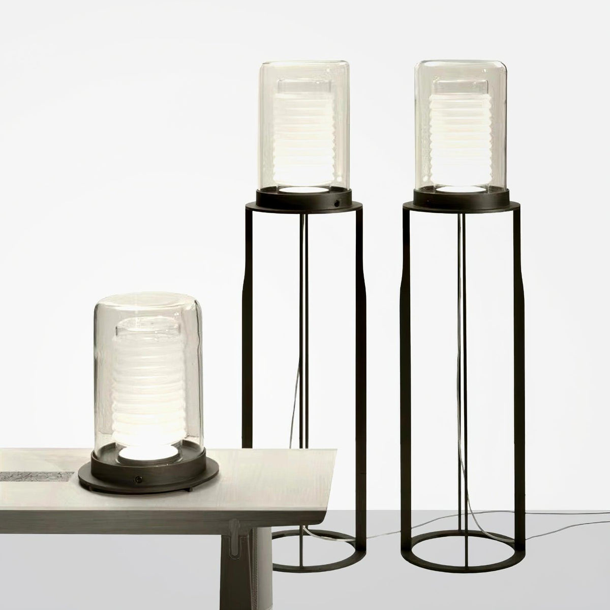Lioraielle vloerlamp met dubbele cilindrische glazen kap
