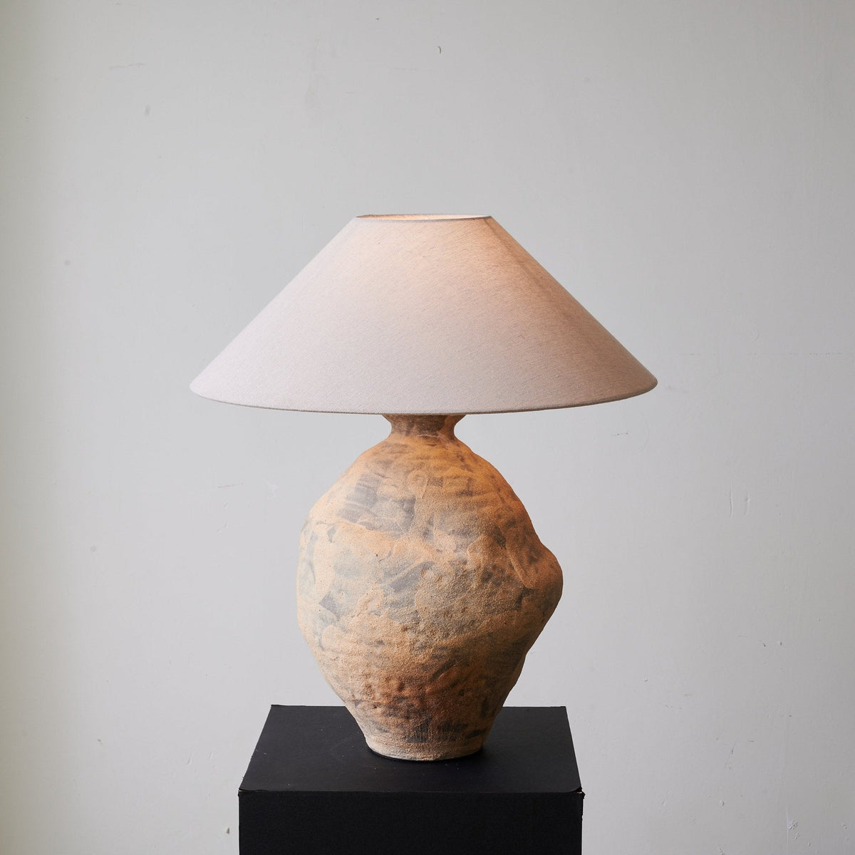 Terierelia wabi-sabi tafellamp in keramiek
