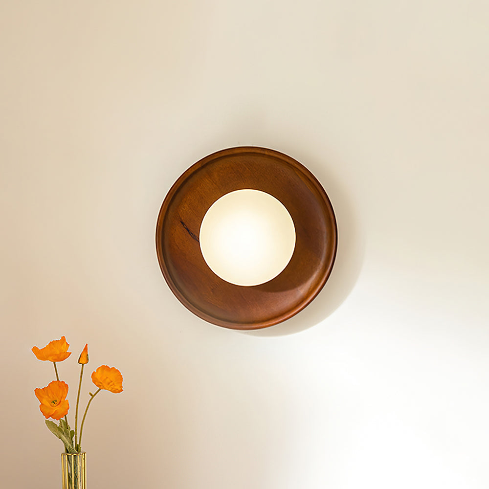 Runa wandlamp van walnoothout