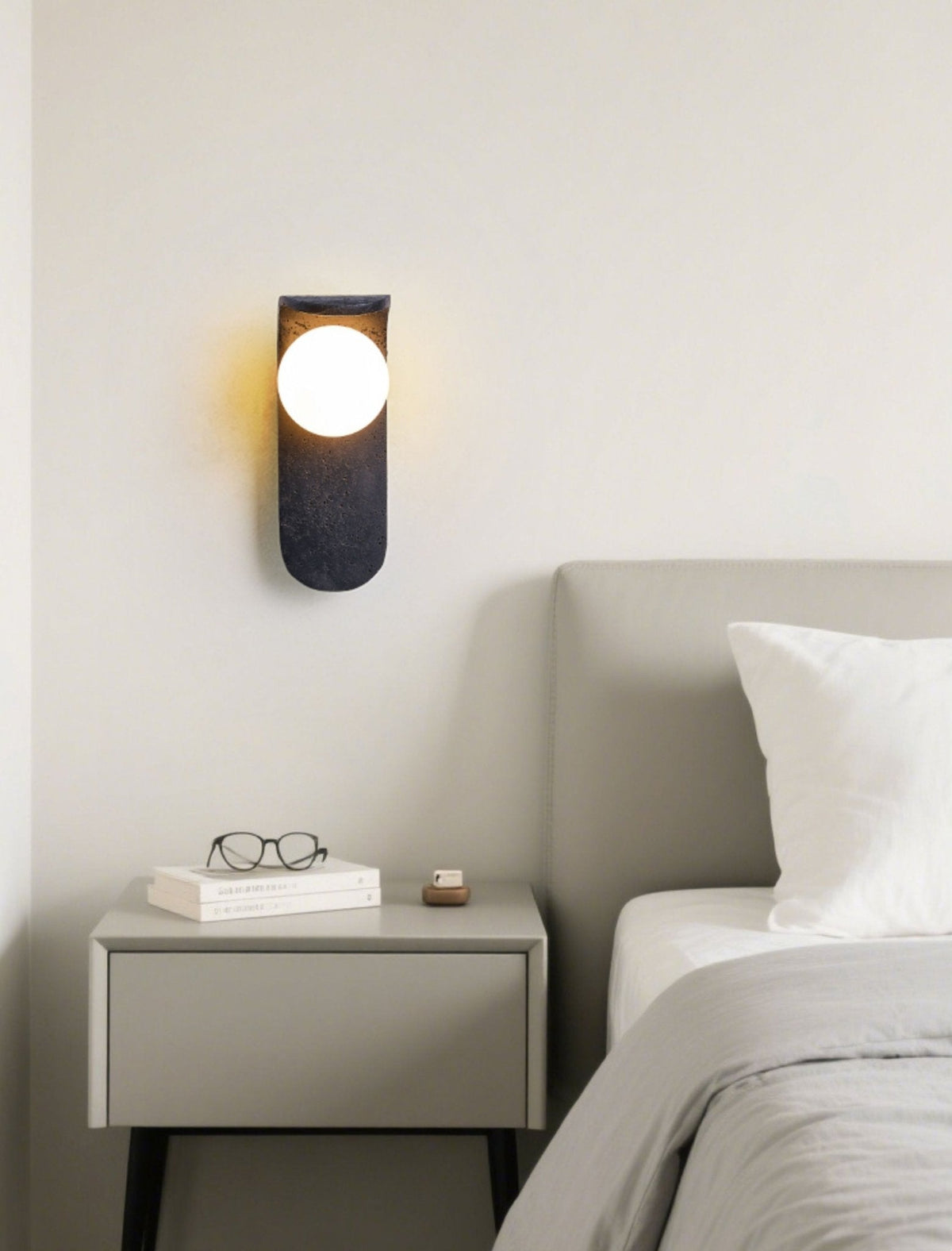 Serelora zwarte travertin wandlamp