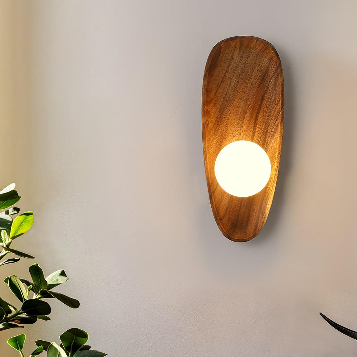 Sylaise moderne minimalistische wandlamp van walnoothout en glas