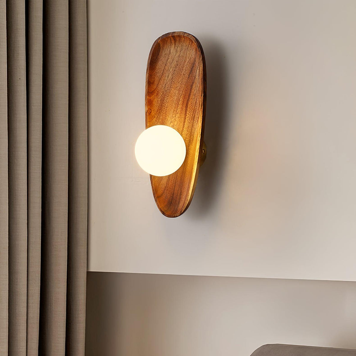 Sylaise moderne minimalistische wandlamp van walnoothout en glas