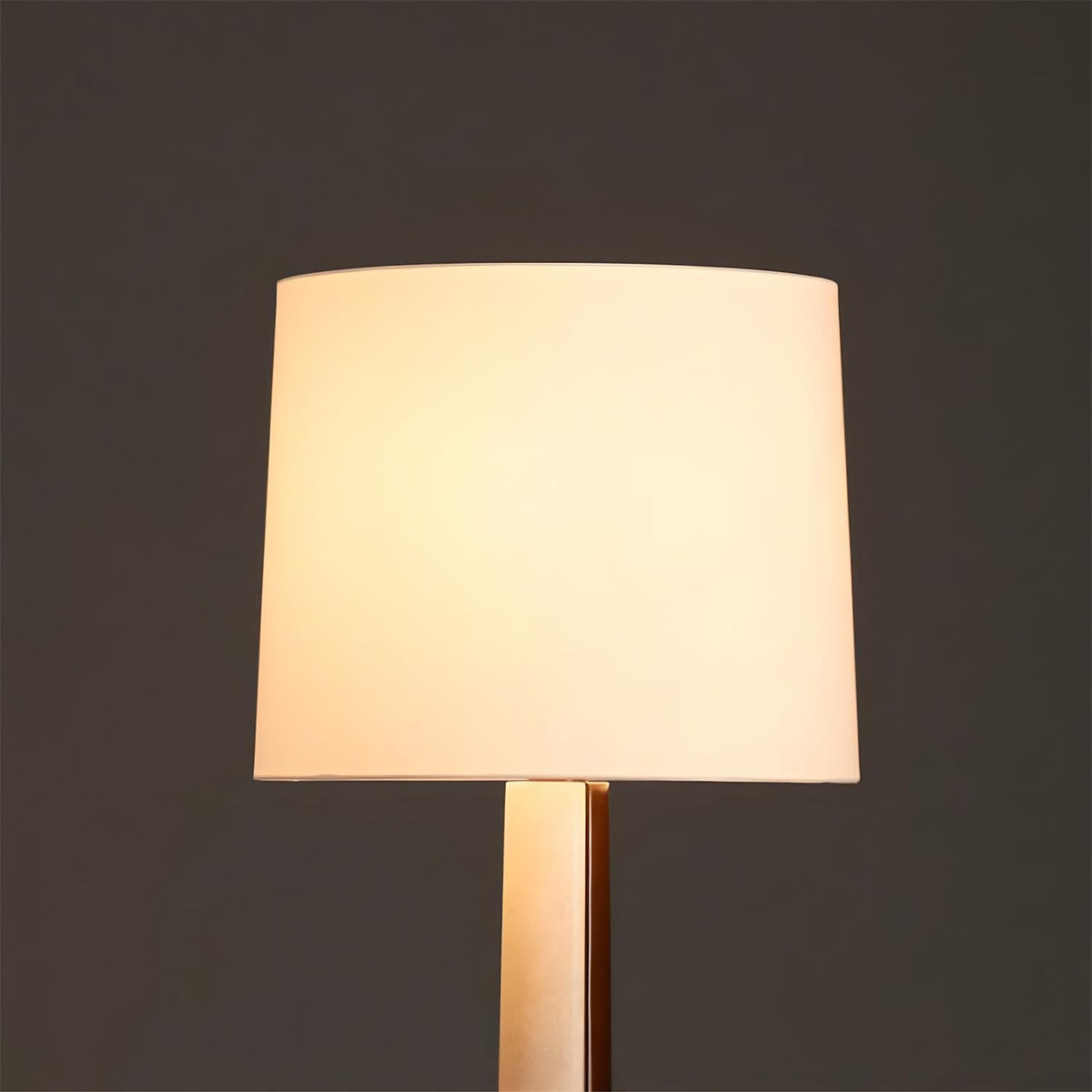 Tate vloerlamp in blokstijl