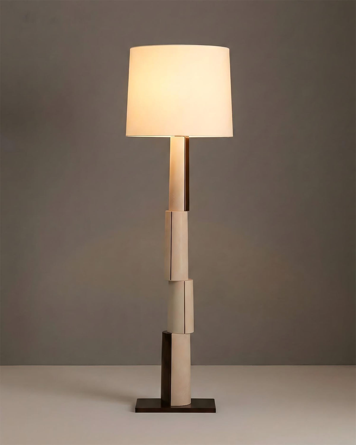 Tate vloerlamp in blokstijl