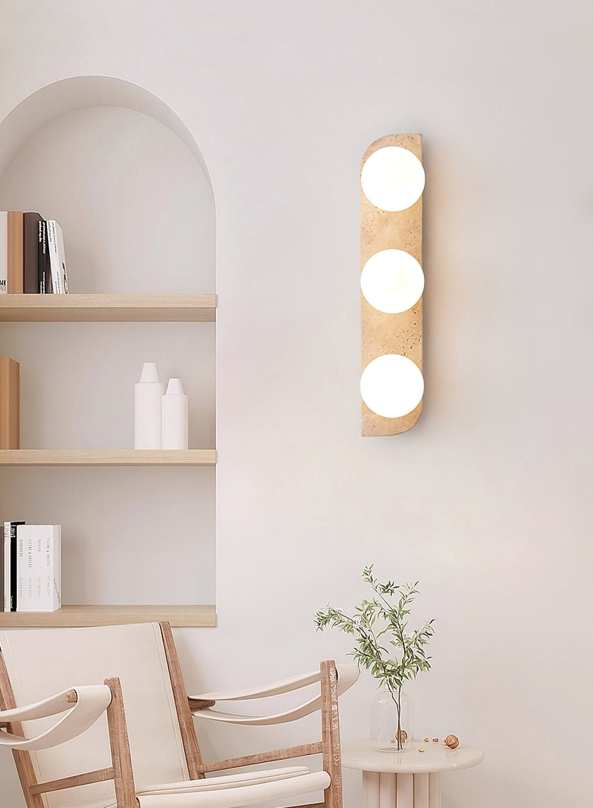 Serearia Minimalistische wandlamp van geel travertin met stekker
