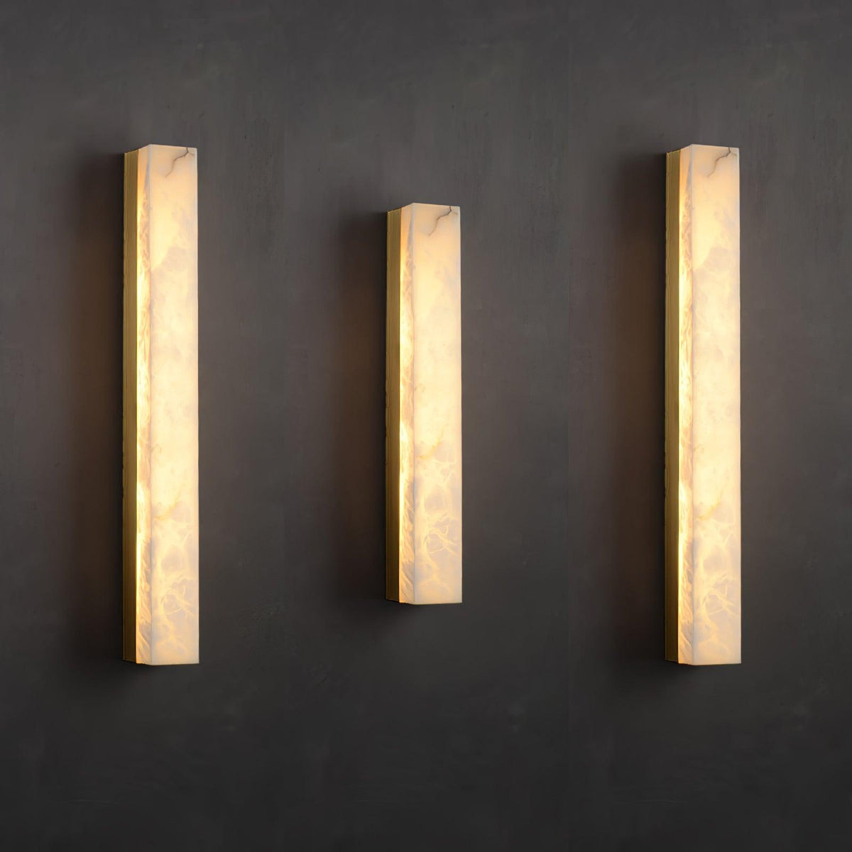 Quill wandlamp van messing met albasten kap